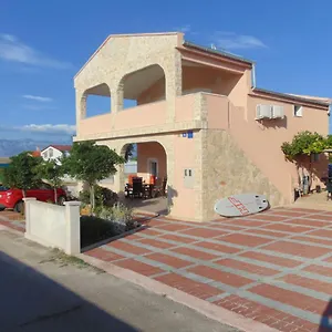 Ivana Apartman Vir